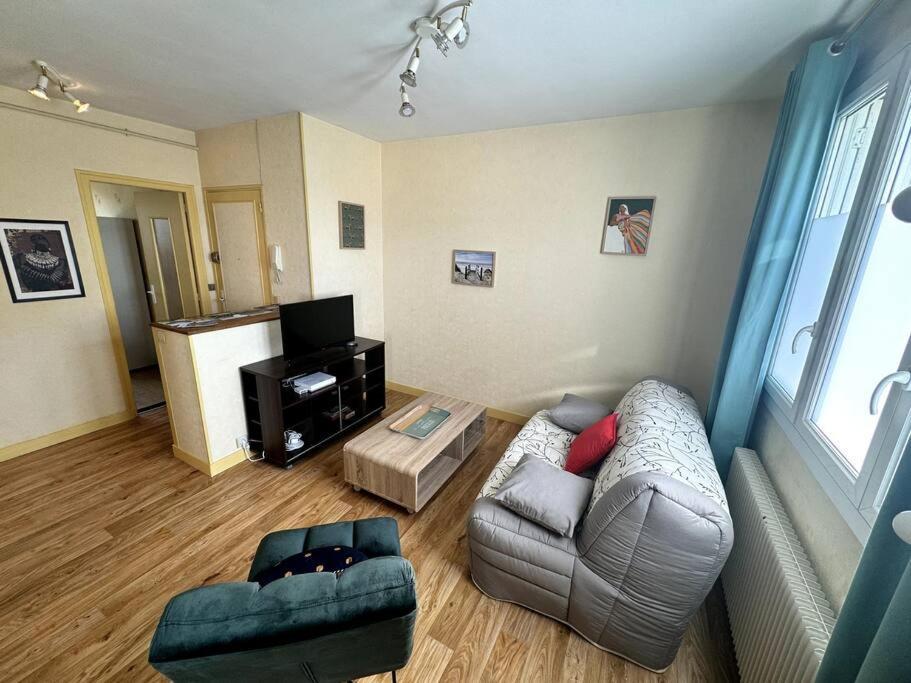 Appartement Proche De L'Hyper-Centre Avec Garage Caen Dış mekan fotoğraf